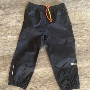 REI 4T black, rain pants- never been worn.